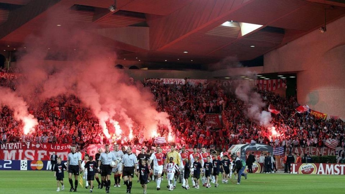 olympiacos_fans_gate_7_8_1.jpg